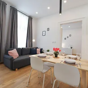 duplex-apartment.praguehotelsweb.com/