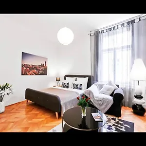 old-town-square-apartment-jakubsk.praguehotelsweb.com/