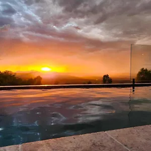  Holiday home Luxurious Hinterland Retreat Heated Pool Gold Coast Hinterland Near Lamington National Park & O'reilly's Valley Vineyard